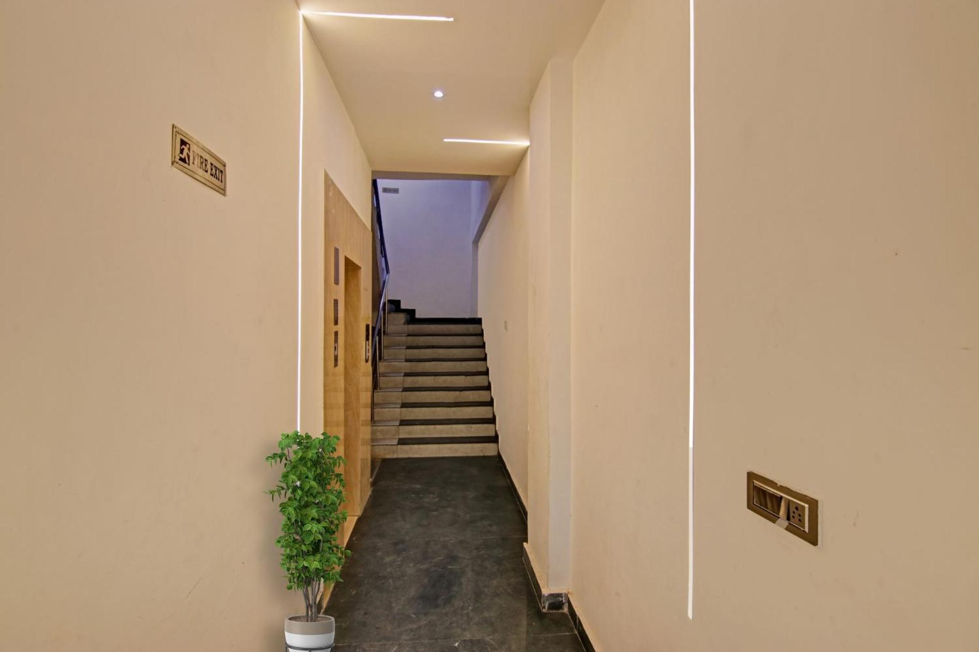 Hotel 19 West Nuova Delhi Esterno foto